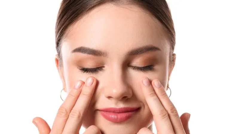 Massage mắt là cách làm to mắt gián tiếp
