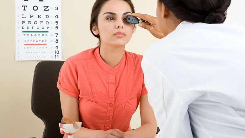 Nếu tình trạng mờ mắt kéo dài, hãy đến gặp bác sĩ để xác định nguyên nhân chính xác