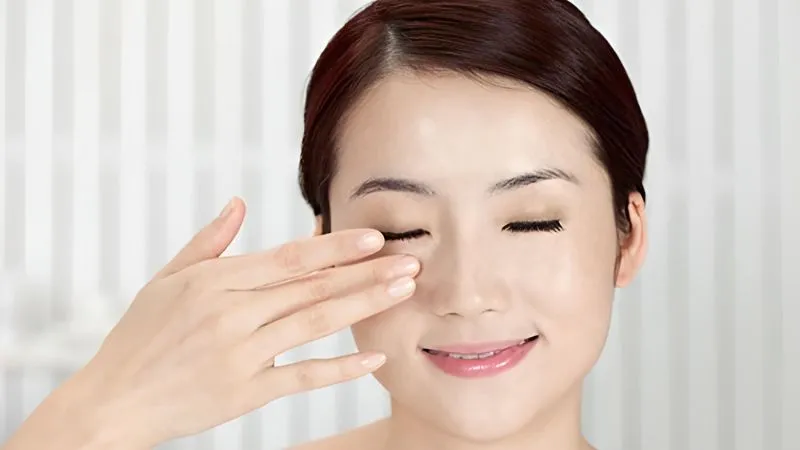 Massage mắt có thể làm giảm tình trạng thâm quầng
